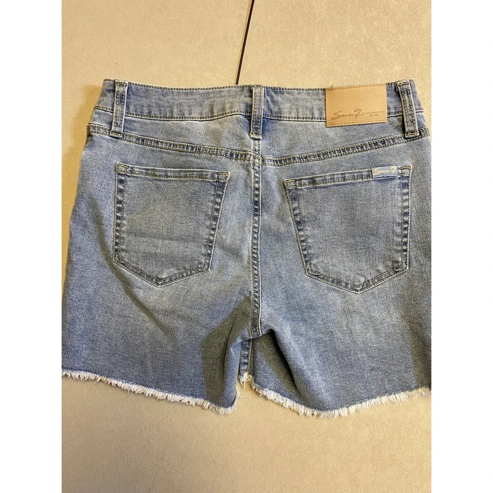 Seven7 Womens Light Wash Distressed Raw Hem Denim Shorts Size 4